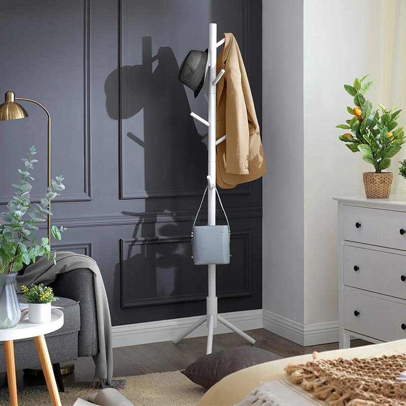 Porte manteau blanc sur pied