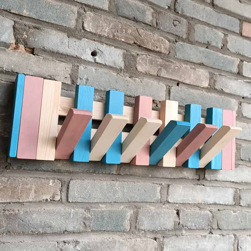 Porte manteau bois colore mural